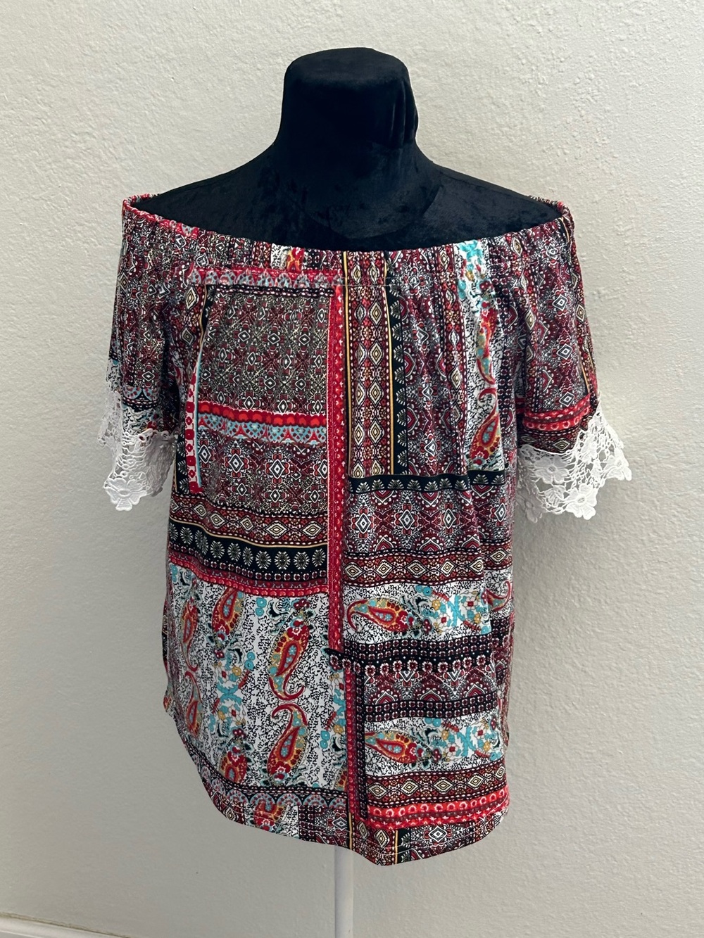 Roommates Off Shoulder Boho Paisley Top XL